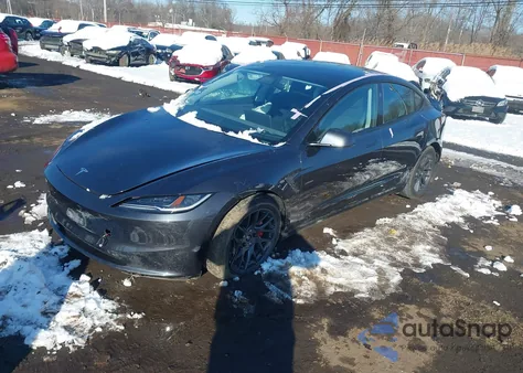 2025 Tesla Model 3 Long Range All-Wheel Drive z USA, uszkodzony, nr VIN 5YJ3E1EB1SF021815